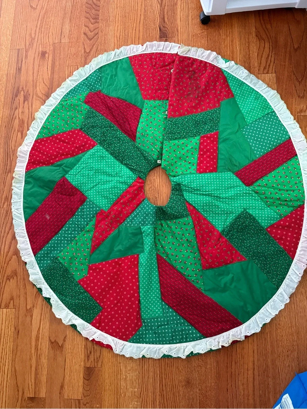 Vintage Handmade Patchwork Quilted Christmas Tree Skirt Ruffled Lace Quilt